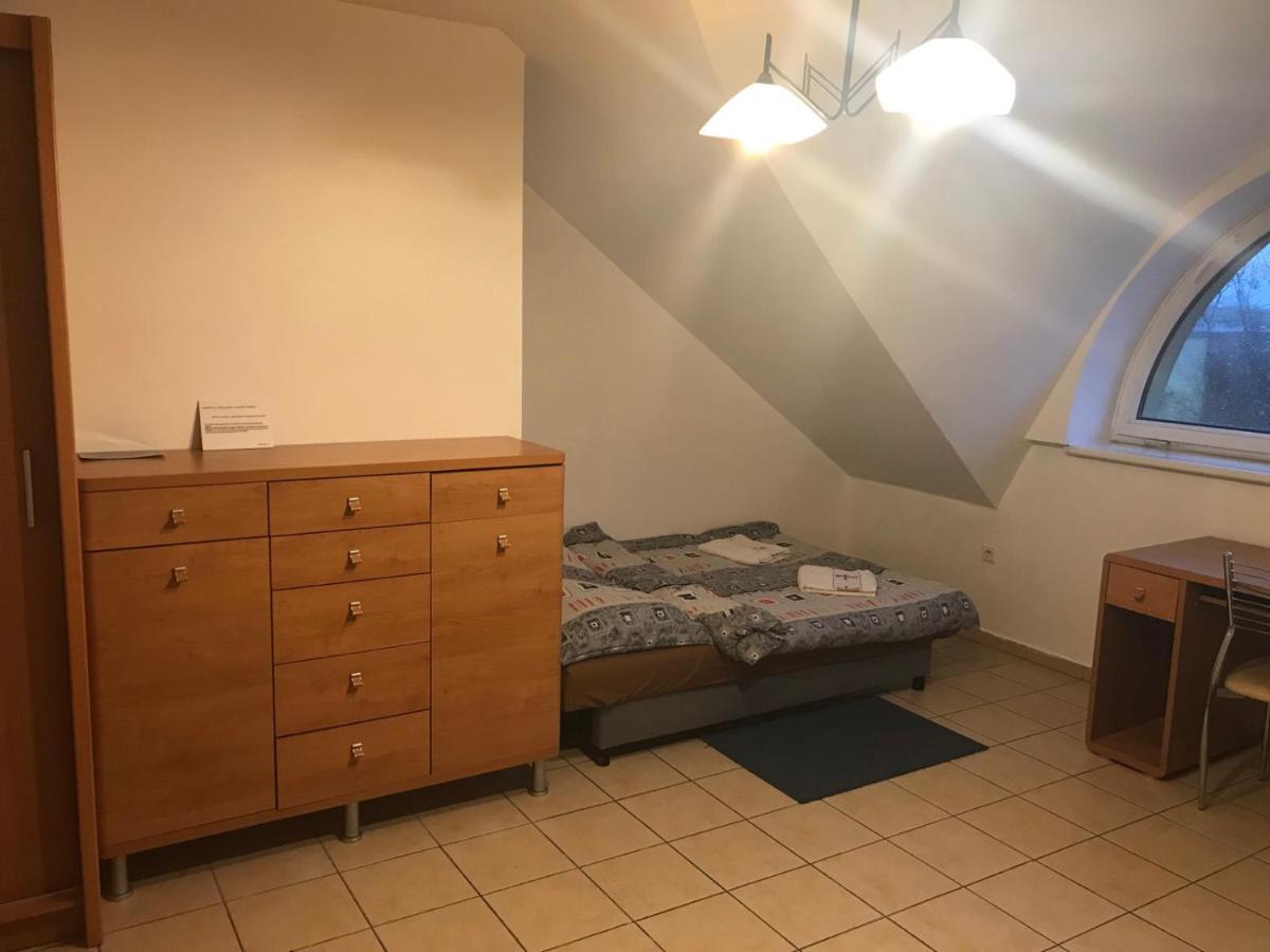 Pilgrims Place Hostel Czestochowa Bagian luar foto