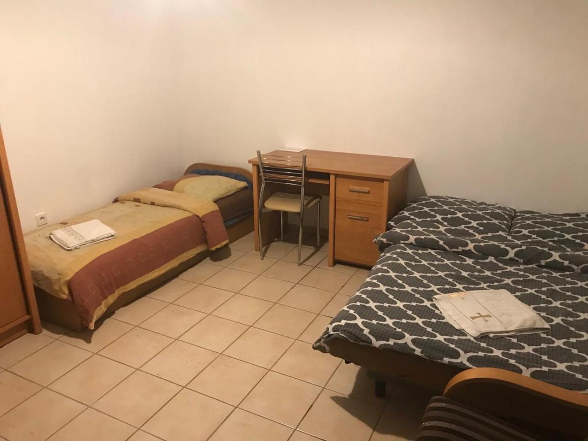 Pilgrims Place Hostel Czestochowa Bagian luar foto