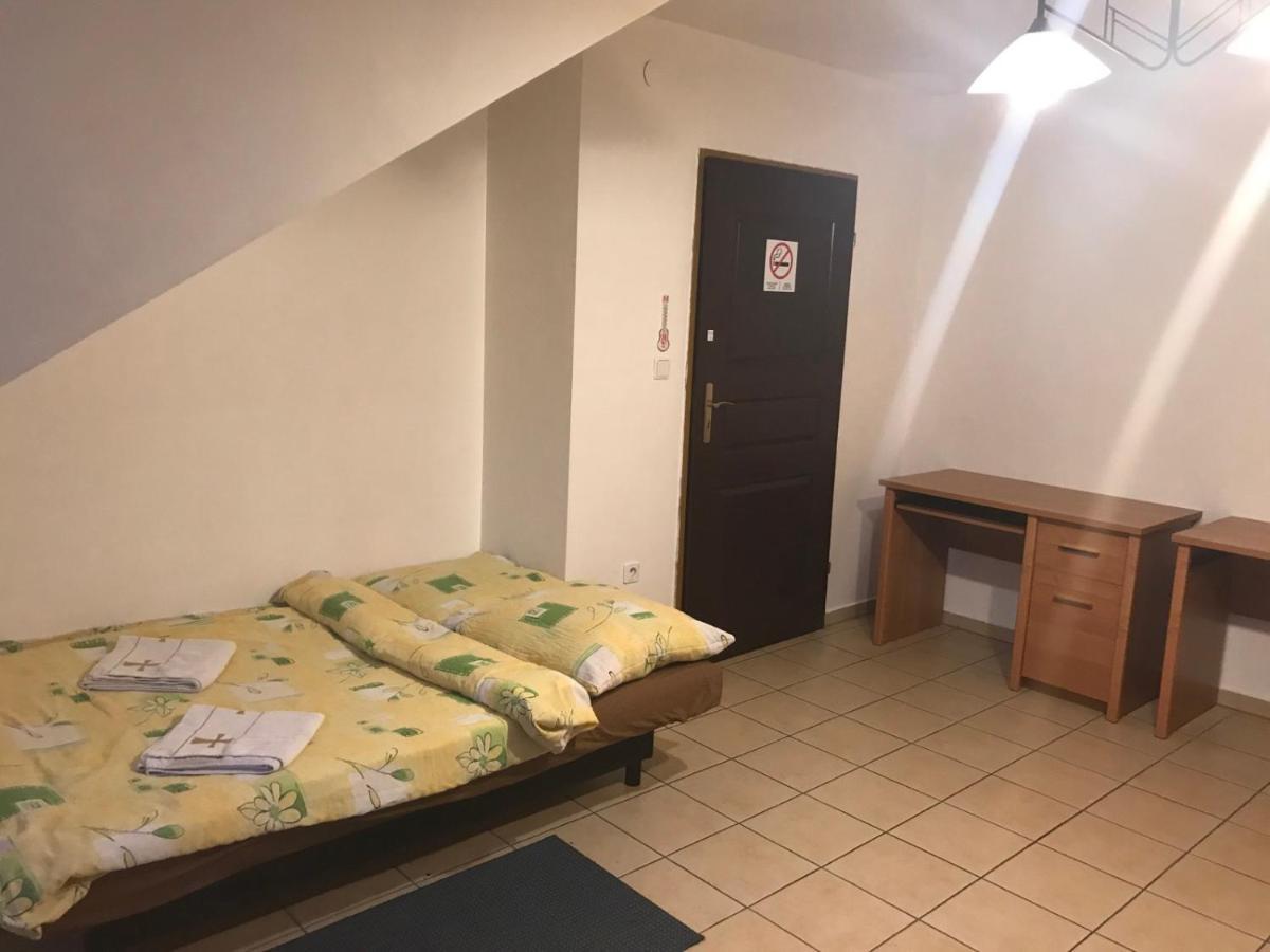 Pilgrims Place Hostel Czestochowa Bagian luar foto